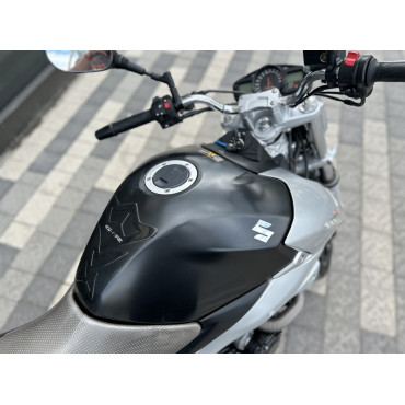 SUZUKI GSR600