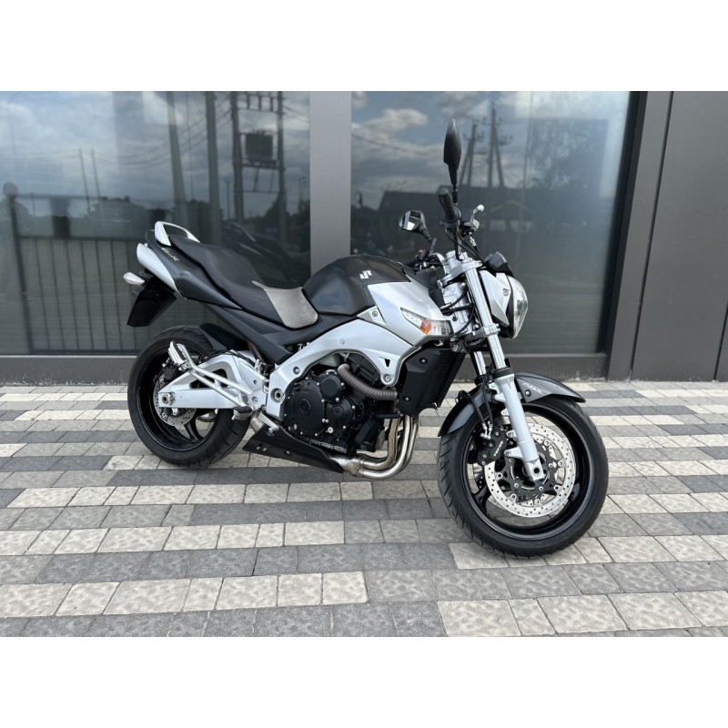 SUZUKI GSR600